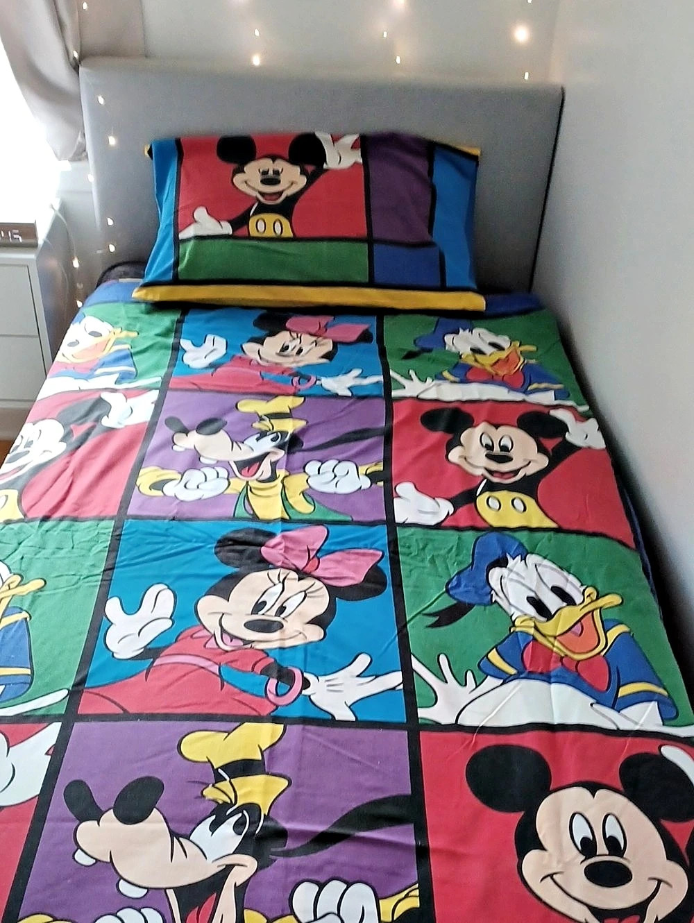 Twin Size Disney Mickey & Friends Bedding Set